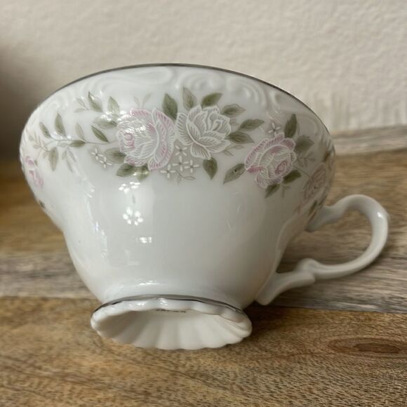 Vintage Sheffield Fine China 2 Tea Cups Classic 501 Pattern - Picture 2 of 8